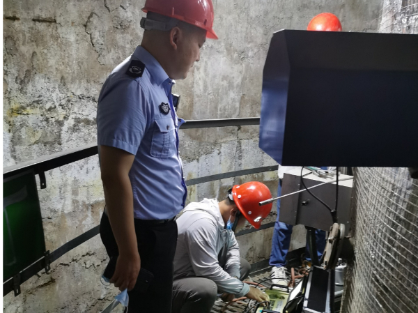 40米高台上，50度高温下的监测