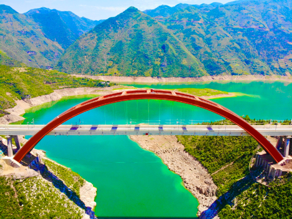 深读 | 一路向北的生态列车如何让“神女无恙”