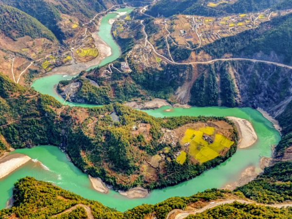 云南迪庆州让良好生态环境成为人民幸福指数增长点
