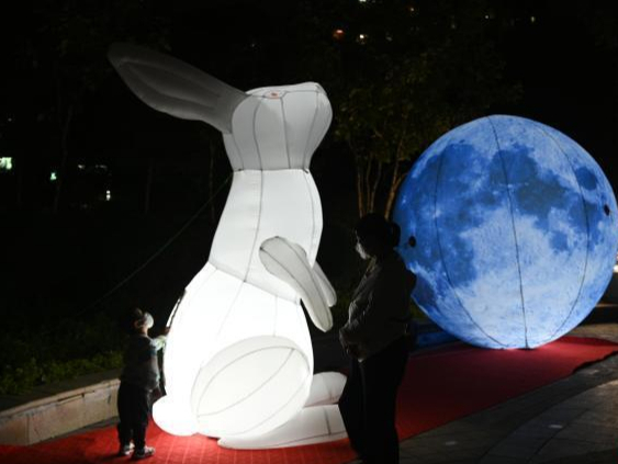 中秋假期7340.9万人次出游 本地游成主基调