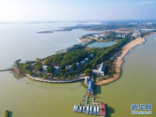 【“飞阅”中国】武汉江夏：初冬梁子湖畔长滩碧水郁郁葱葱