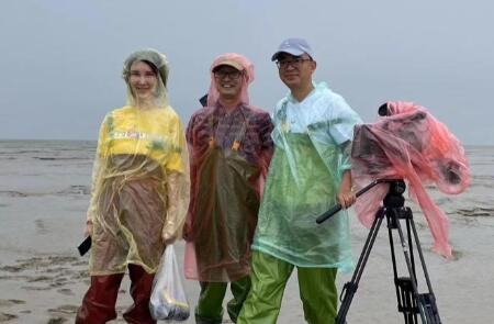 黄海滩涂的鸟类“守望者”：一家三代接