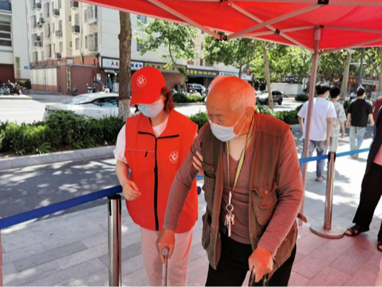 “生态绿”变“志愿红”！河南郑州生态环保铁军织密疫情防控安全网