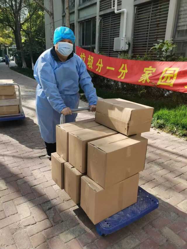 放下小家,只为大家,上海杨浦区局污防科长杨斌全家投身抗疫前线 放下小家,只为大家,上海杨浦区局污防科长杨斌全家投身抗疫前线