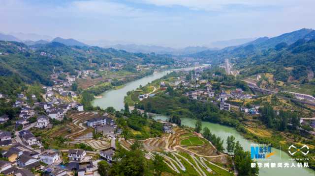 【“飞阅”中国】一江清水两岸绿 古老村寨焕新生 【“飞阅”中国】一江清水两岸绿 古老村寨焕新生