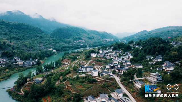 【“飞阅”中国】一江清水两岸绿 古老村寨焕新生 【“飞阅”中国】一江清水两岸绿 古老村寨焕新生