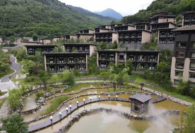 四川九寨沟擦亮绿色发展新名片