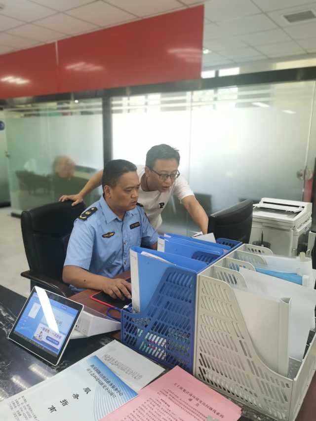 不忘军人本色,争当生态环保铁军 ──记湖南怀化市生态环境局新晃分局局长杨毅 不忘军人本色,争当生态环保铁军 ──记湖南怀化市生态环境局新晃分局局长杨毅