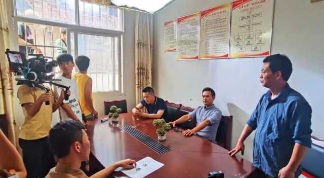 驻村书记与香根草的故事被拍成了微电影,这些精彩台词不容错过! 驻村书记与香根草的故事被拍成了微电影,这些精彩台词不容错过!