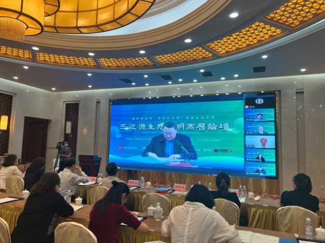 中国环境报快讯：三江源生态文明高层论坛在京举办！专家表示，要切实保护好地球“第三极”，努力把青藏高原打造成生态文明高地