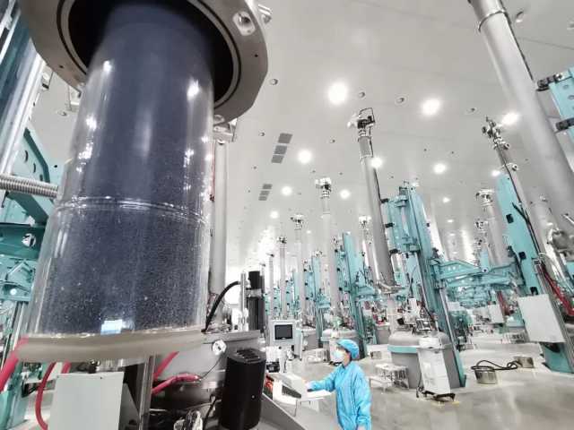 颗粒硅规模化量产进入10万吨级，中国光伏行业工艺革命再获突破