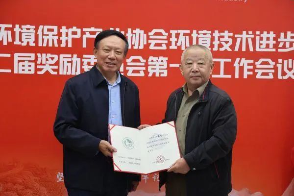 环境技术进步奖第二届奖励委员会上，院士委员们对评奖提了哪些期望？