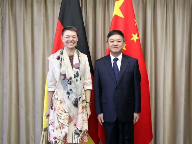 生态环境部部长黄润秋会见德国驻华大使傅融