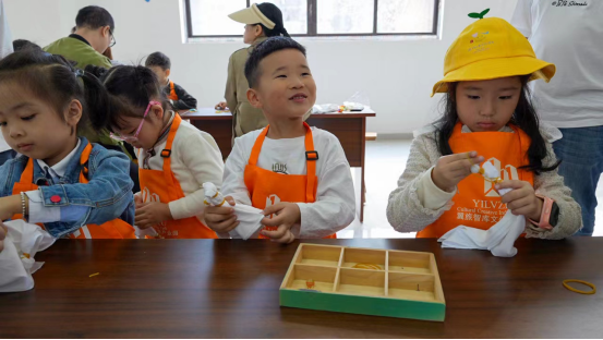 温州文成:40余个亲子家庭 奔赴一场秋日亲子公益+研学之旅 温州文成:40余个亲子家庭 奔赴一场秋日亲子公益+研学之旅