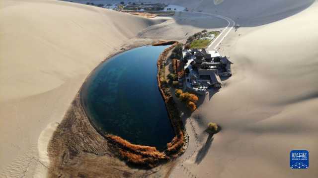 甘肃敦煌:秋色润鸣沙 月泉景如画 甘肃敦煌:秋色润鸣沙 月泉景如画