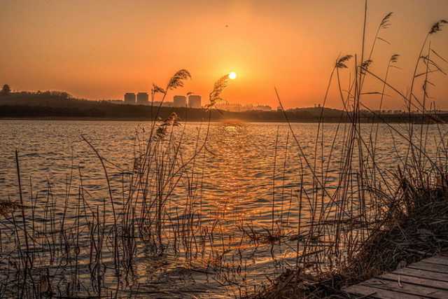 光影一瞥:白洋淀上的“破冰”美景 光影一瞥:白洋淀上的“破冰”美景