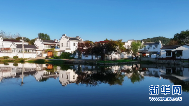 【“飞阅”中国】山峦披彩衣 斑斓似画卷