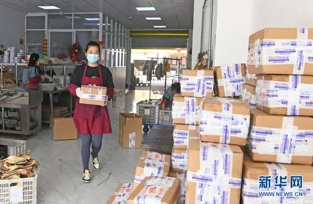 农村电商捎来“家乡味”