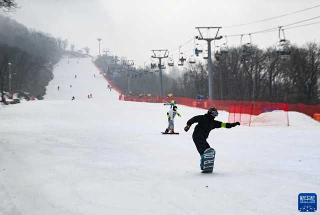 新华全媒+丨吉林:新雪季“开板” 新华全媒+丨吉林:新雪季“开板”