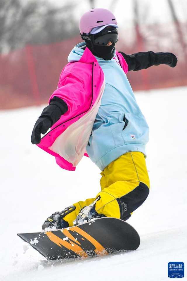 新华全媒+丨吉林:新雪季“开板” 新华全媒+丨吉林:新雪季“开板”