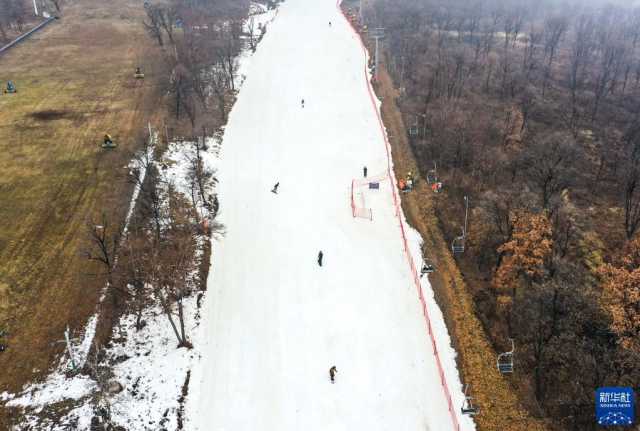 新华全媒+丨吉林:新雪季“开板” 新华全媒+丨吉林:新雪季“开板”