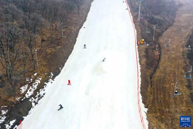 新华全媒+丨吉林:新雪季“开板” 新华全媒+丨吉林:新雪季“开板”