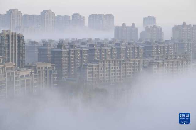 雾锁湖城 宛如仙境