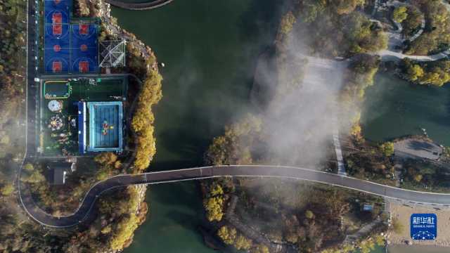 雾锁湖城 宛如仙境