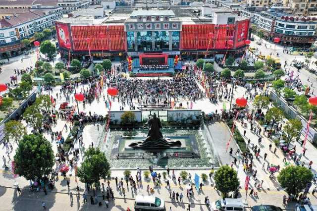 聚焦高质量发展|浙江磐安:中医药产业链融合开“新花” 聚焦高质量发展|浙江磐安:中医药产业链融合开“新花”