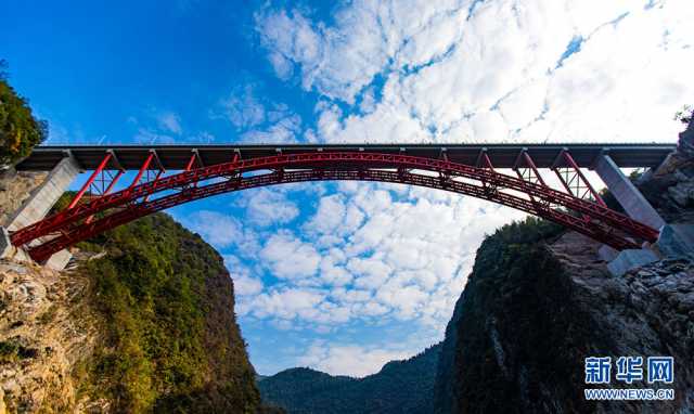 湖北咸丰:一桥飞架 天堑变通途 湖北咸丰:一桥飞架 天堑变通途