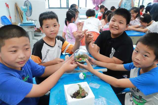 在“生态瓶”中种下希望!湖北高校公益团队开展少儿生态实践课 在“生态瓶”中种下希望!湖北高校公益团队开展少儿生态实践课